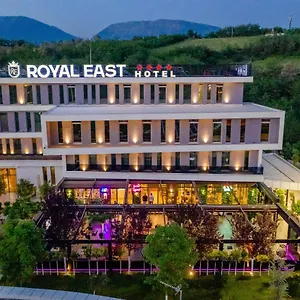 royal-east-resort.albaniahotels.org/